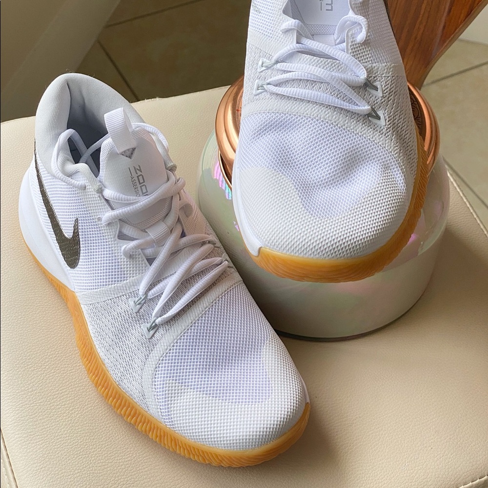 9.5 Mens  White Nike Air Zoom Assersion